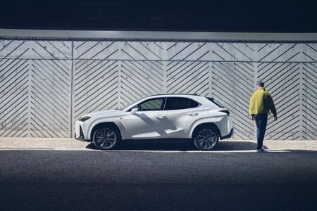 LEXUS UX 200 F SPORT DESIGN +. NOWA WERSJA NA POLSKI RYNEK Z WYSOKIM RABATEM